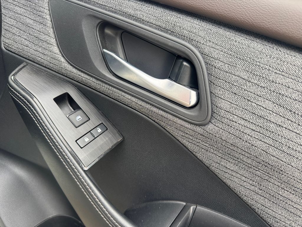 2023 Nissan Rogue SV photo 15