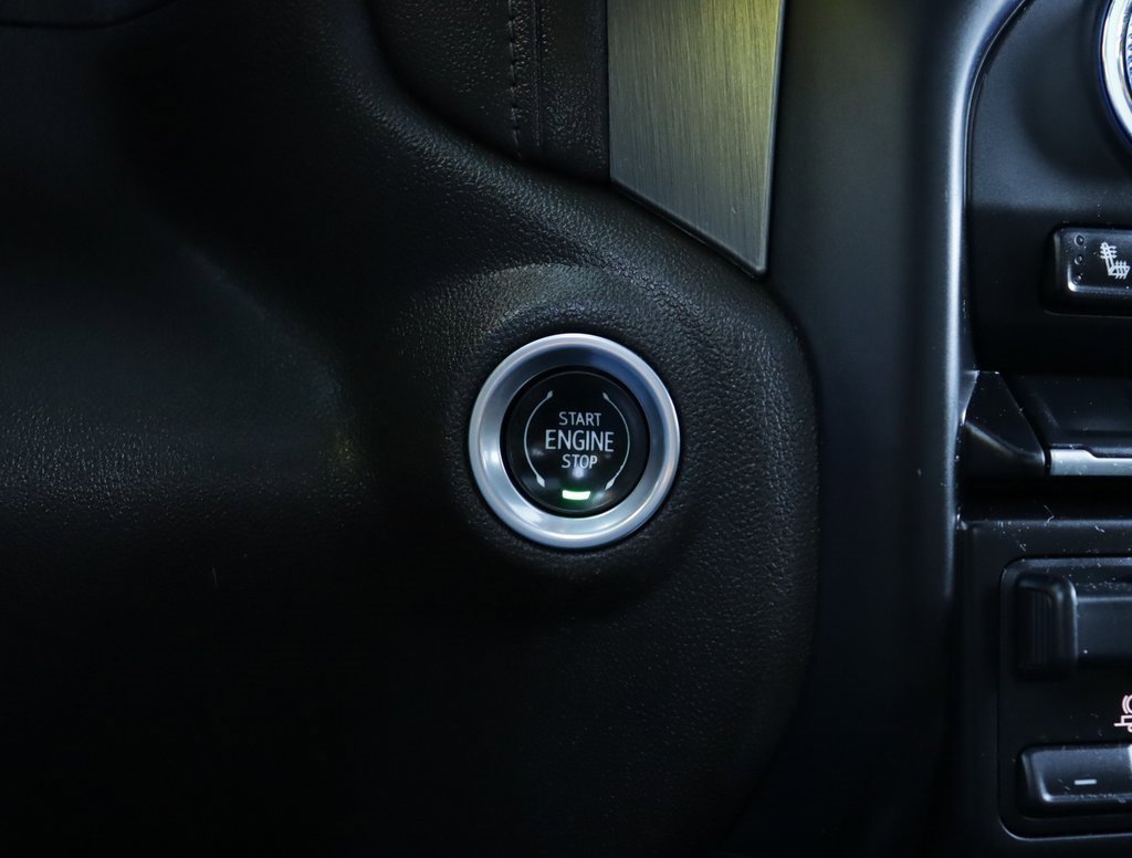 Used 2022 White Frost Tricoat GMC Denali image 19