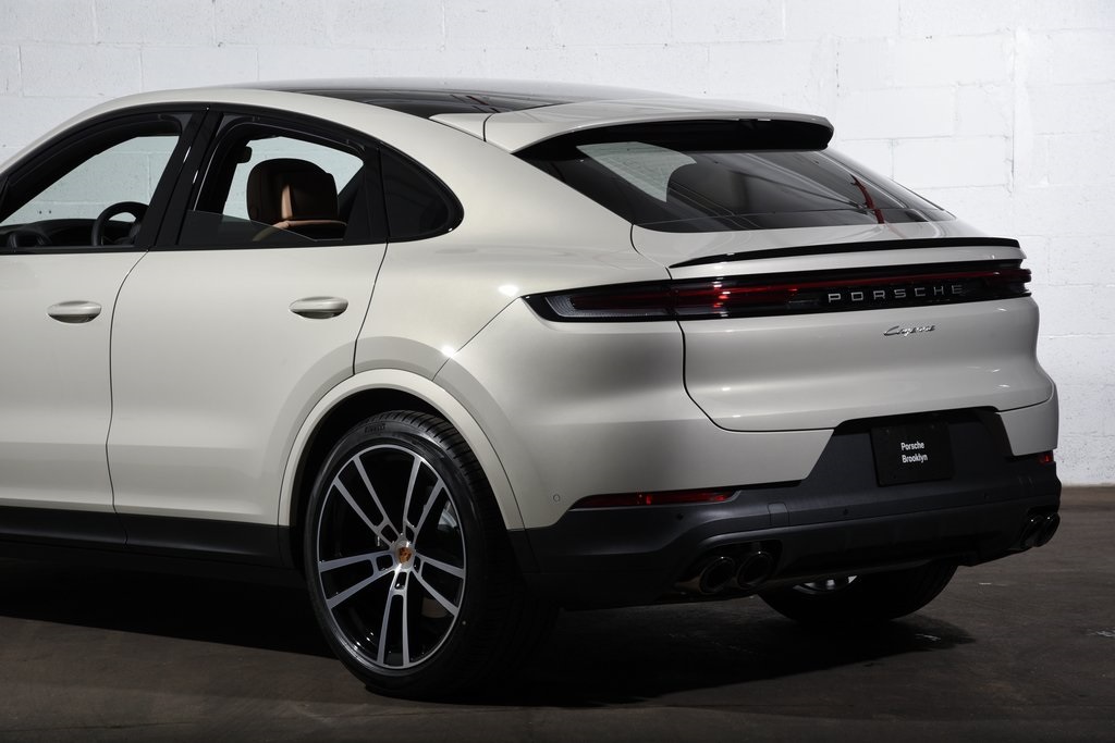 2025 Porsche Cayenne photo 12