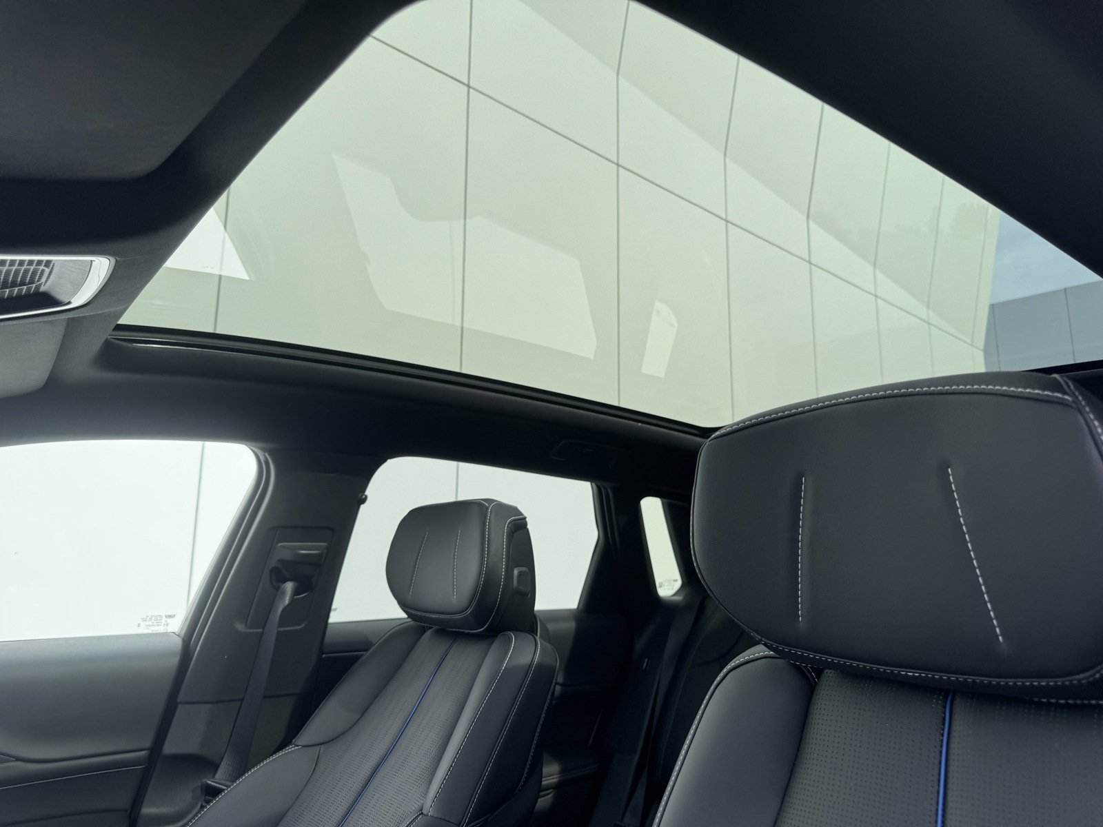 2025 Cadillac Lyriq Luxury photo 13