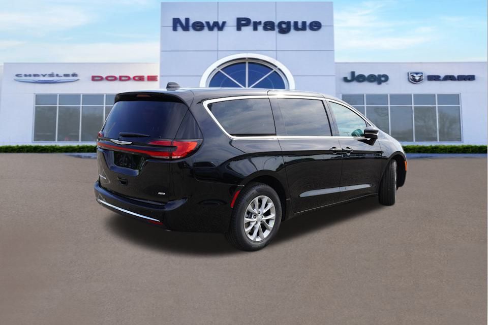 2025 Chrysler Pacifica photo 3
