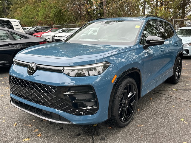 2026 Volkswagen Tiguan SE R-Line Black photo 3