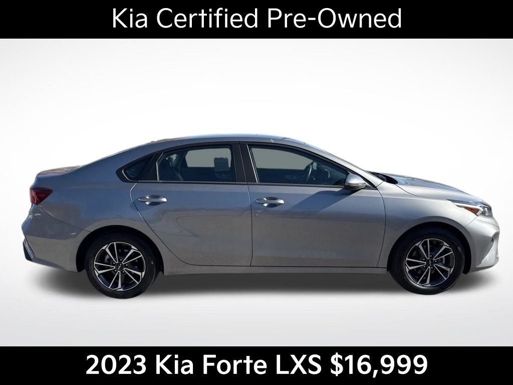2023 Kia Forte LXS photo 2