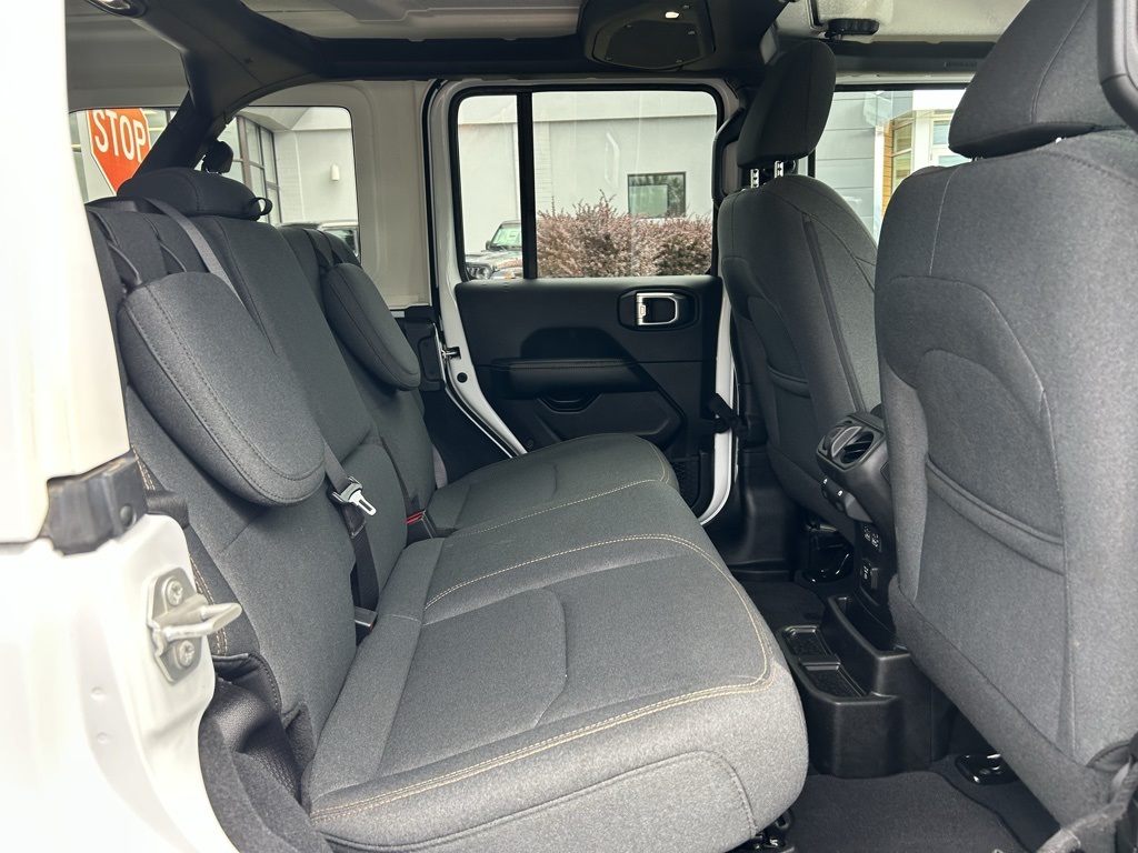 2024 Jeep Wrangler Sahara 4xe photo 28
