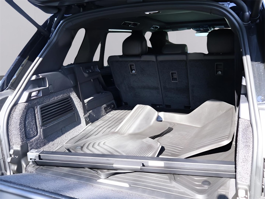 2025 Land Rover Range Rover SE photo 15