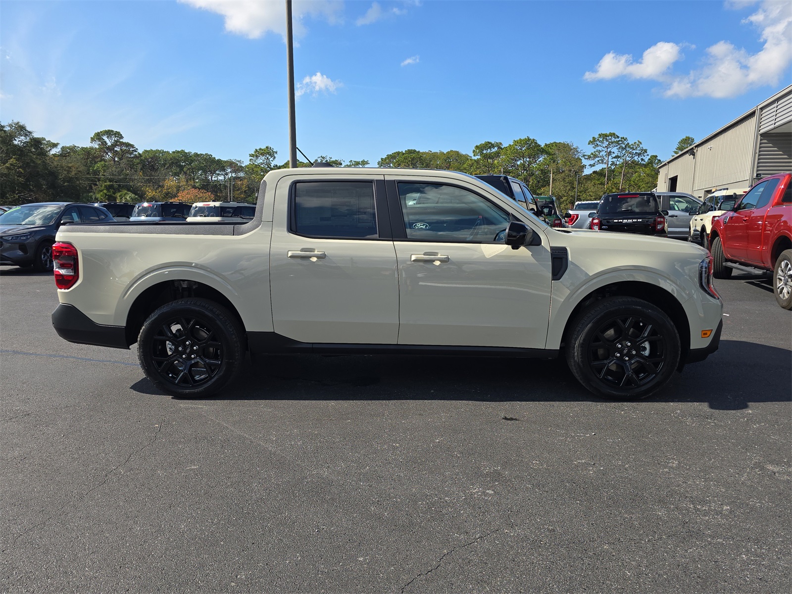 2025 Ford Maverick Lariat photo 3