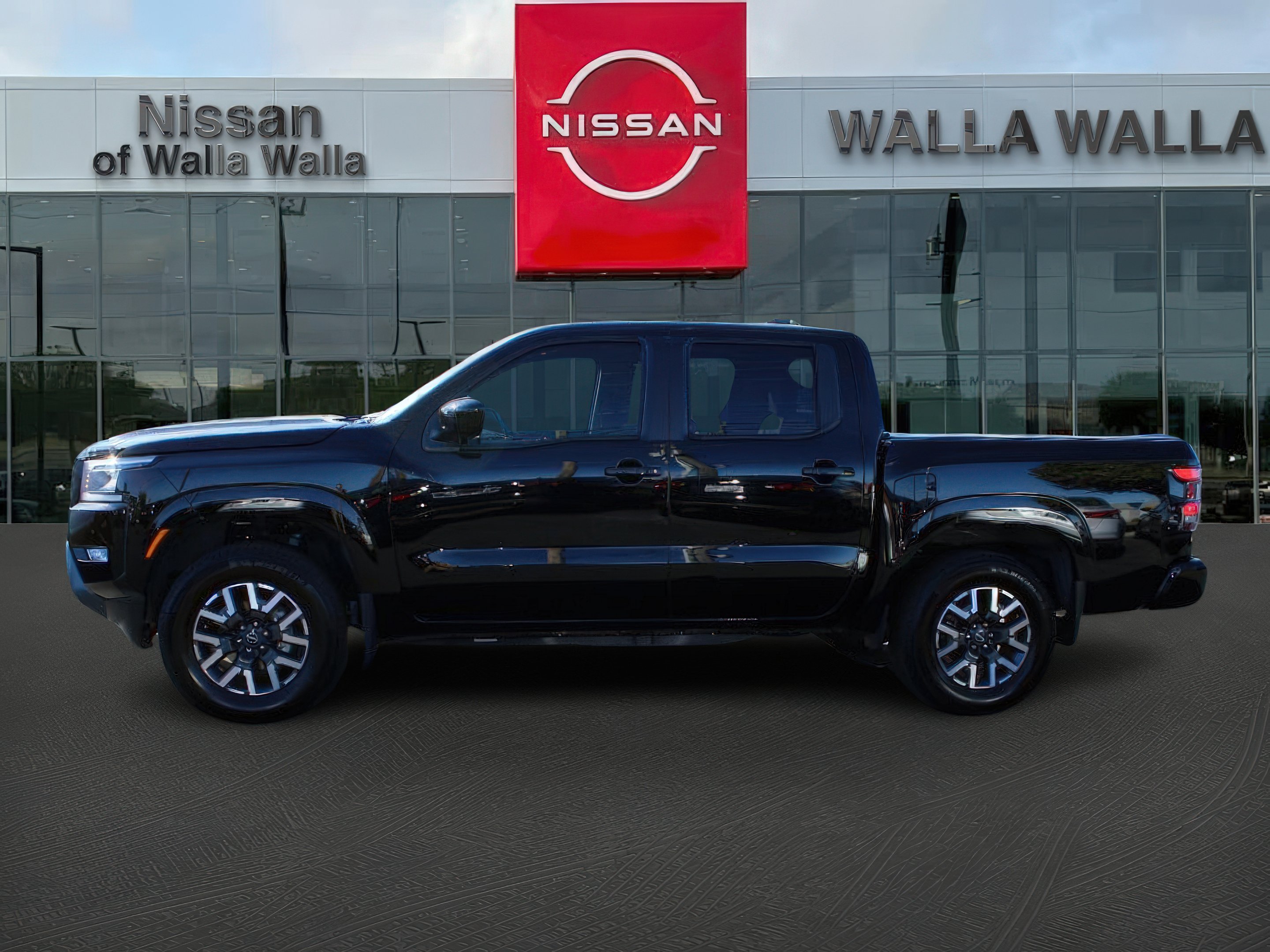 2024 Nissan Frontier SL photo 4