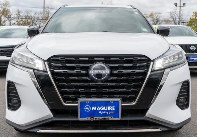 2023 Nissan Kicks SR photo 2