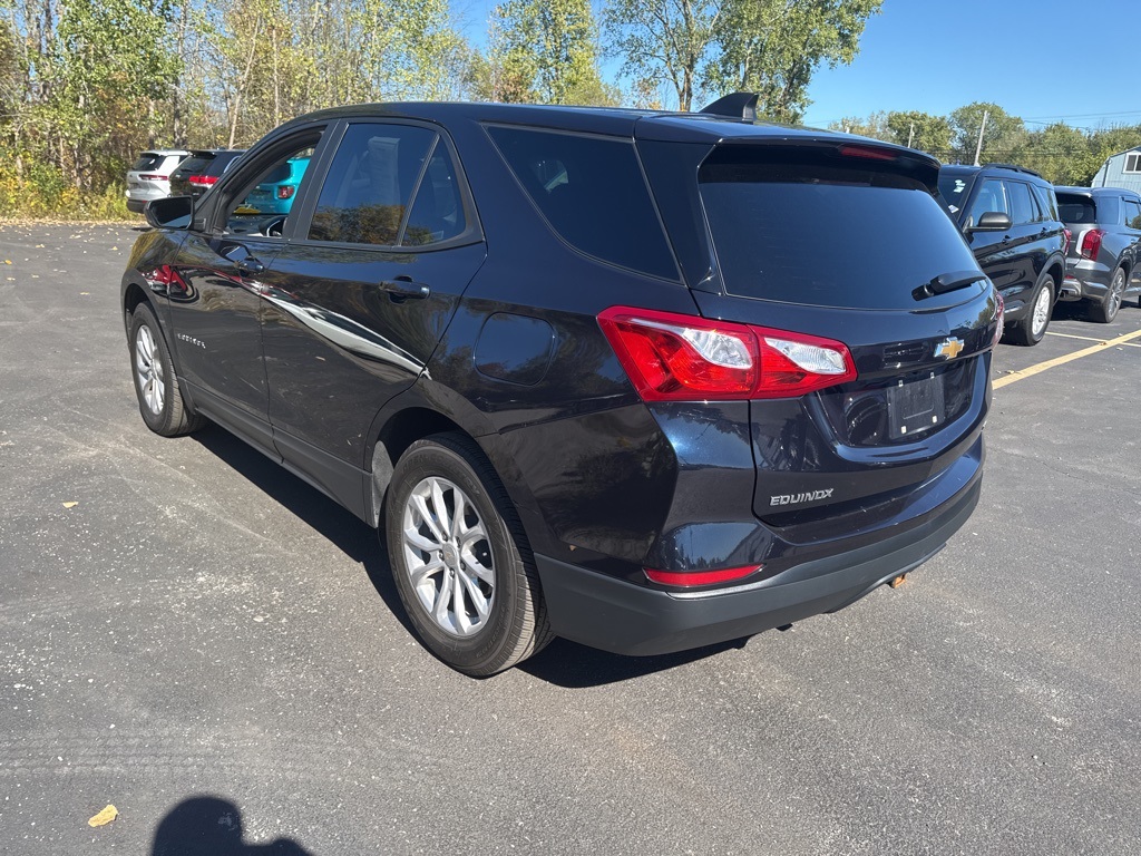 2021 Chevrolet Equinox LS photo 2
