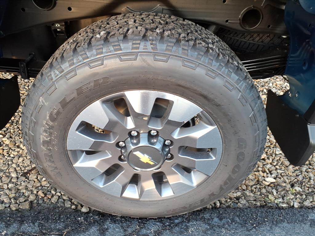 2026 Chevrolet Silverado 2500HD Custom photo 4