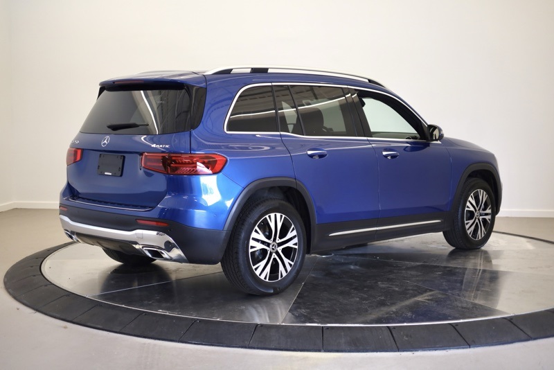 2024 Mercedes Benz GLB 250 4MATIC photo 3