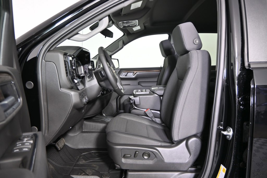 2025 Chevrolet Silverado 1500 LT photo 19