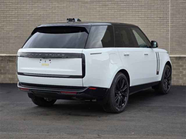 2025 Land Rover Range Rover SE photo 4