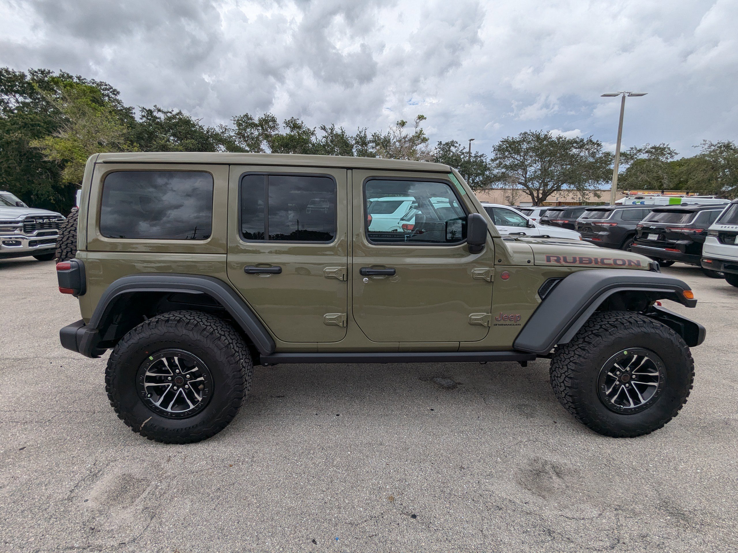 2025 Jeep Wrangler Rubicon photo 3