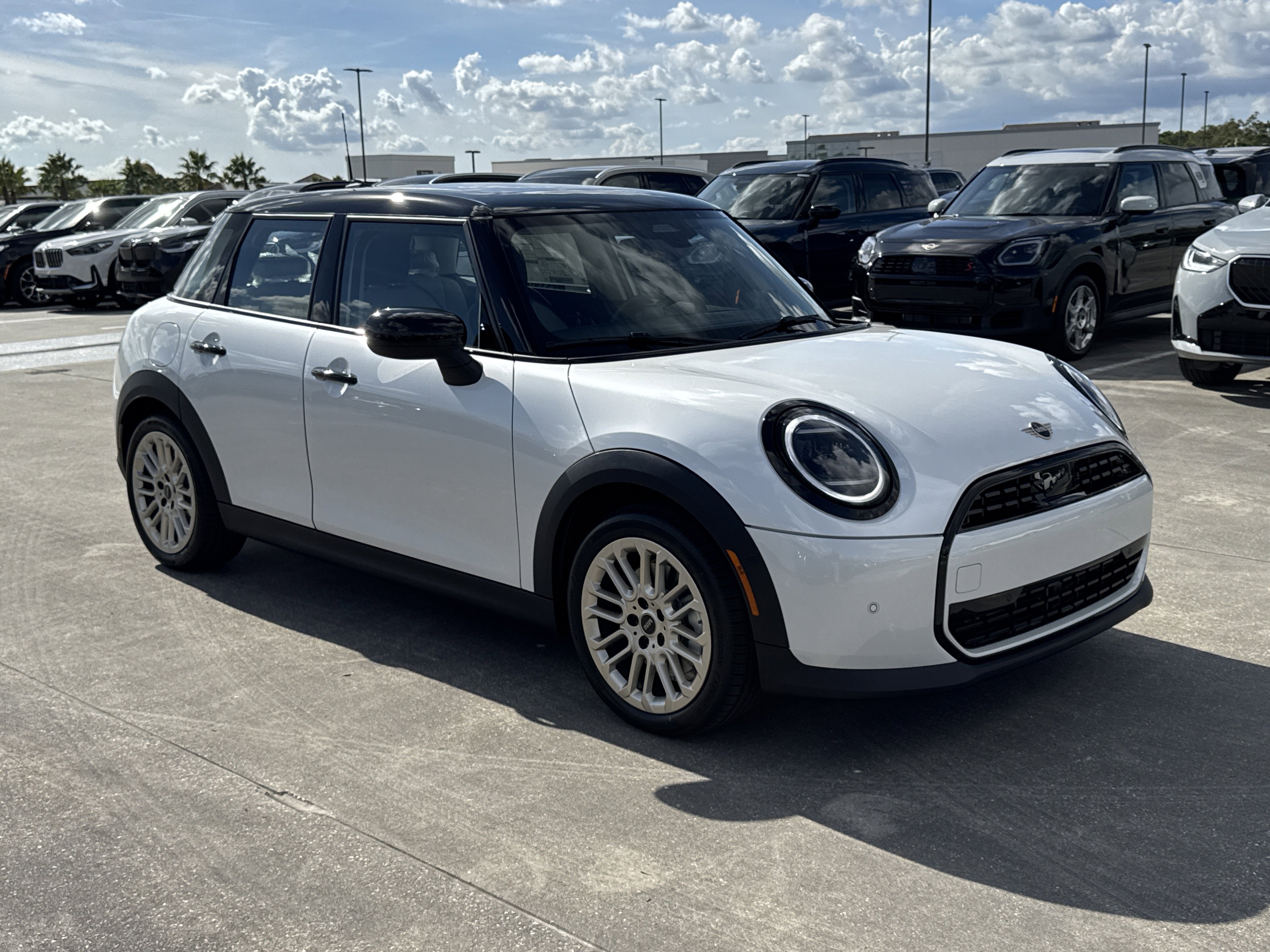 2026 MINI Hardtop 4 Door's photo