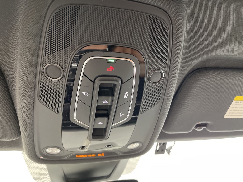 2022 Audi Q8 55 Premium Plus photo 5