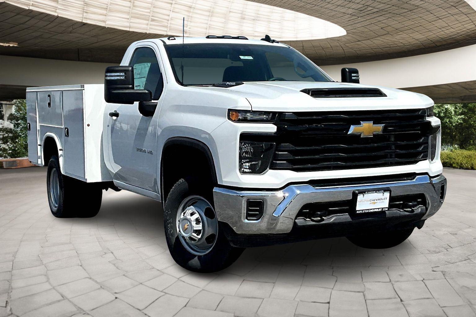 2025 Chevrolet Silverado 3500HD Work Truck photo 2