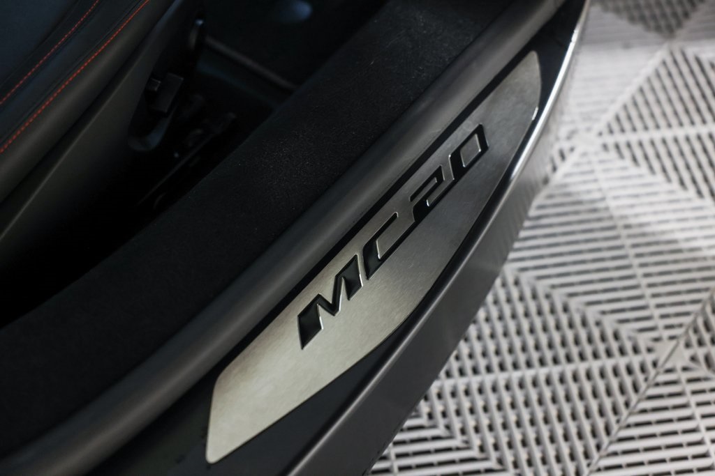 2022 Maserati MC20 Base photo 23