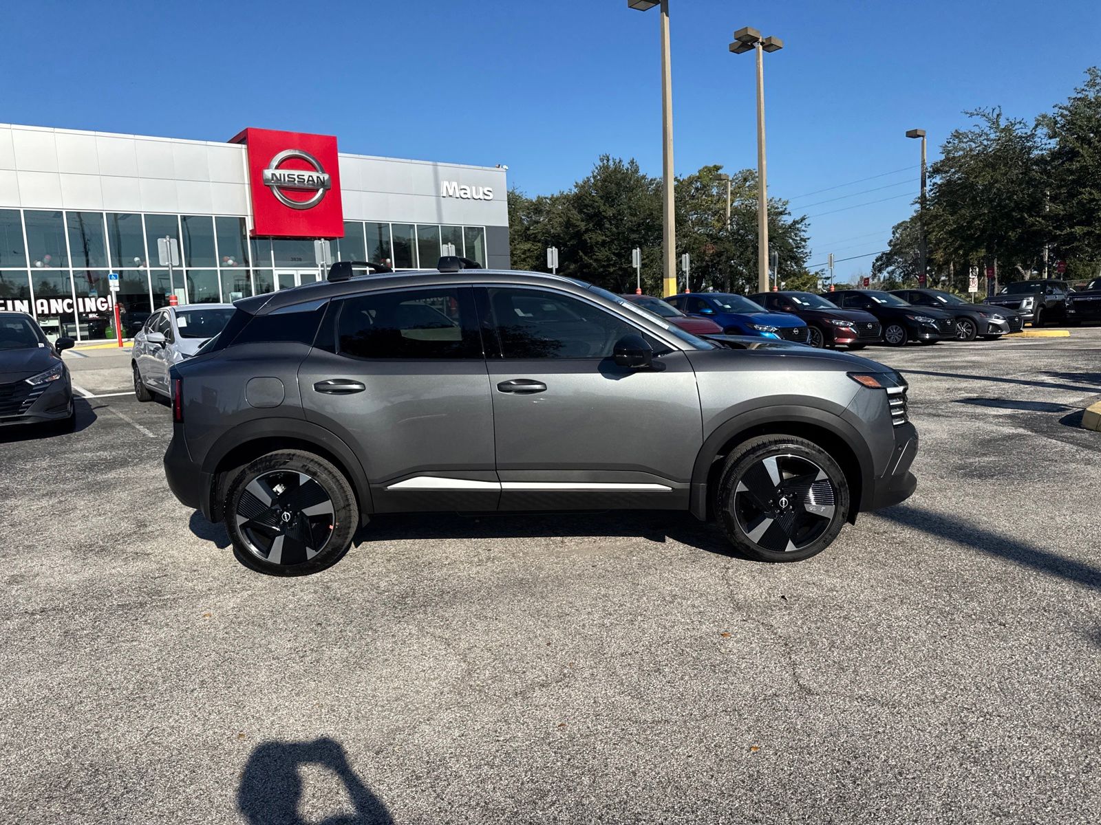 2026 Nissan Kicks SR photo 4