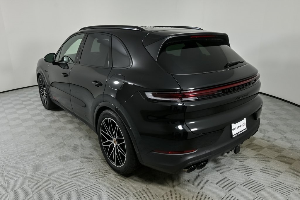 2025 Porsche Cayenne E-Hybrid S photo 3