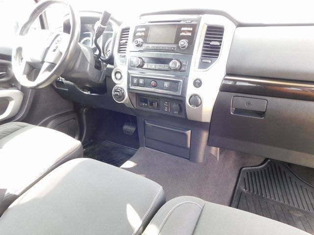 2017 Nissan Titan SV photo 19
