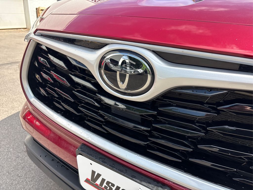 2022 Toyota Highlander XLE photo 17