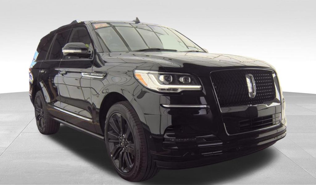 2024 Lincoln Navigator Reserve Luxury Monochromatic photo 2