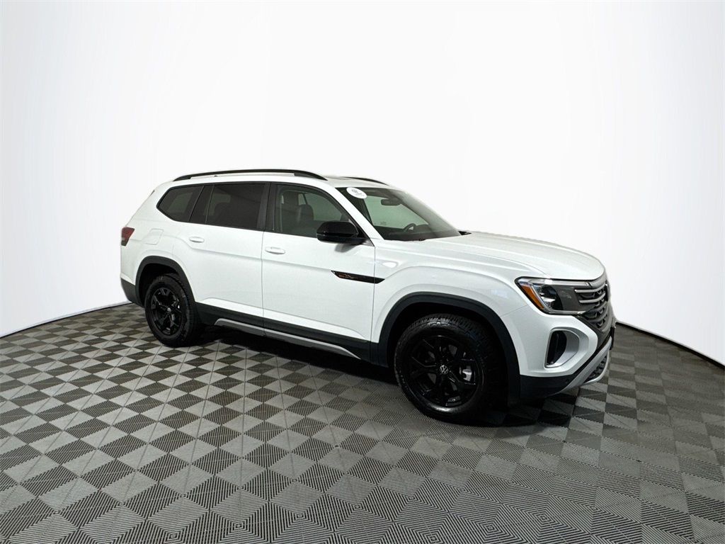 2025 Volkswagen Atlas Peak Edition SE photo 5