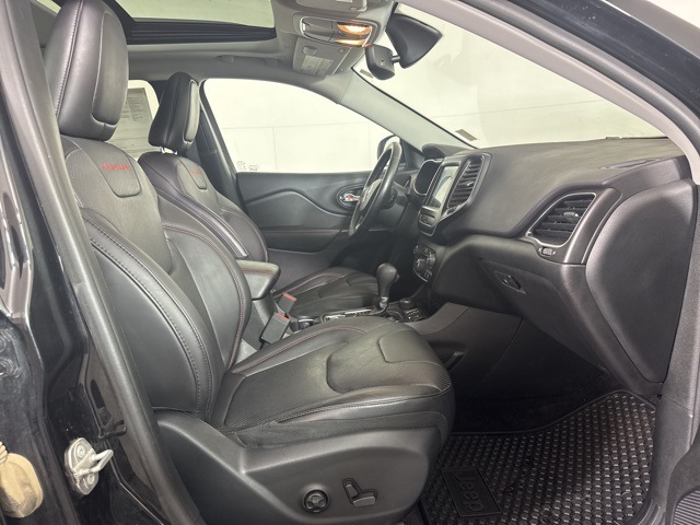 2019 Jeep Cherokee Trailhawk photo 3