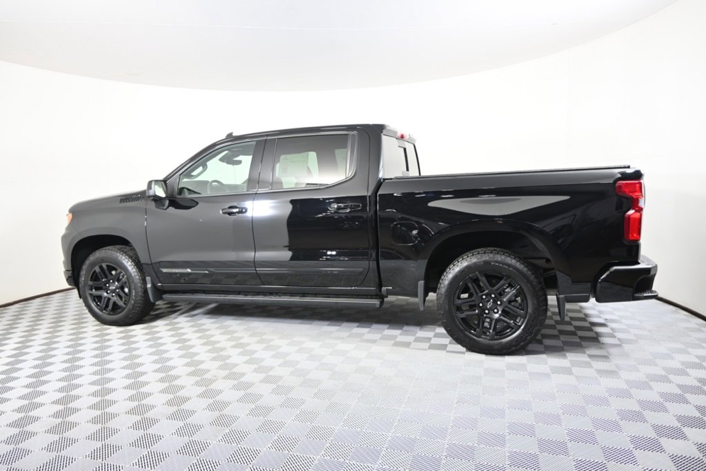 2024 Chevrolet Silverado 1500 High Country photo 2