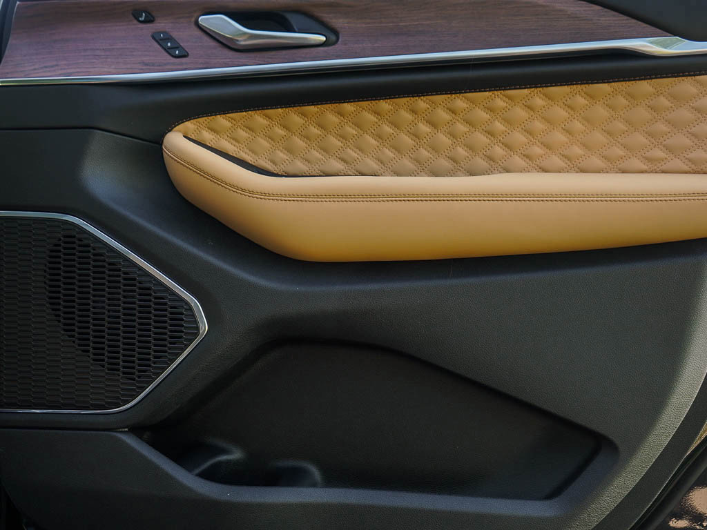 2025 Jeep Grand Cherokee Summit photo 3