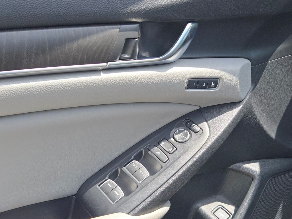 2019 Honda Accord EX-L photo 19