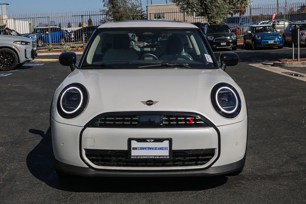2025 Mini Cooper 2 Door Hardtop Signature photo 2