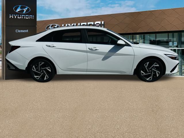 2024 Hyundai Elantra SEL Convenience photo 4
