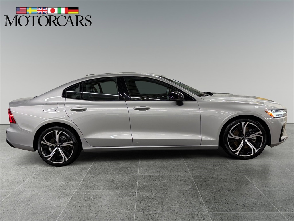 2023 Volvo S60 B5 Core photo 2
