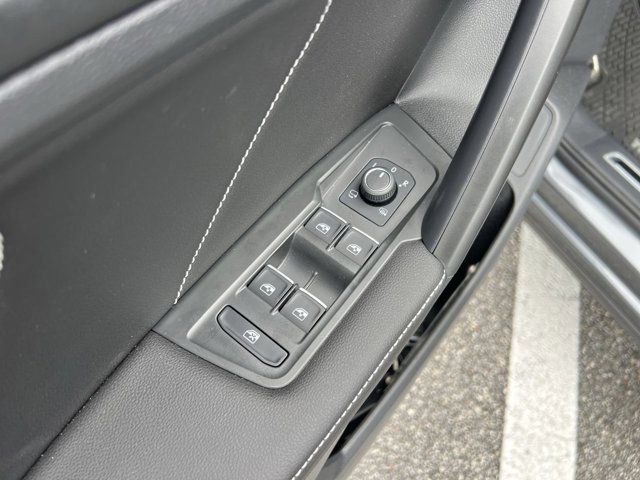 2024 Volkswagen Tiguan SEL R-Line photo 4