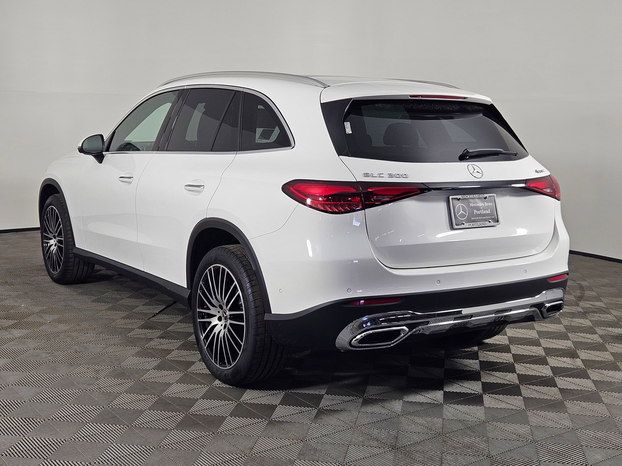 2025 Mercedes Benz GLC 300 4MATIC photo 2