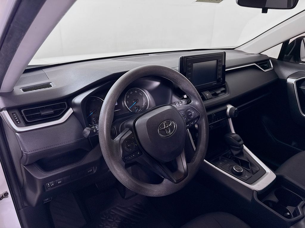 2020 Toyota RAV4 Hybrid XLE photo 6