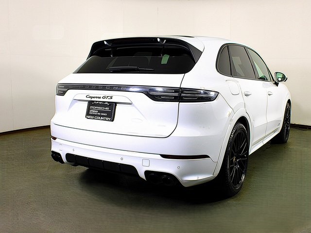 2023 Porsche Cayenne GTS photo 7