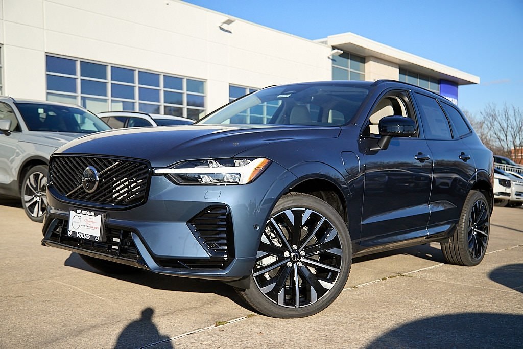 2026 VOLVO XC60 - Image 1