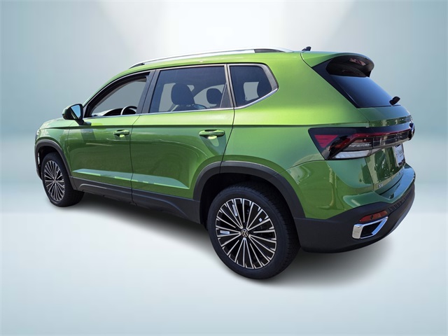 2025 Volkswagen Taos SE photo 3