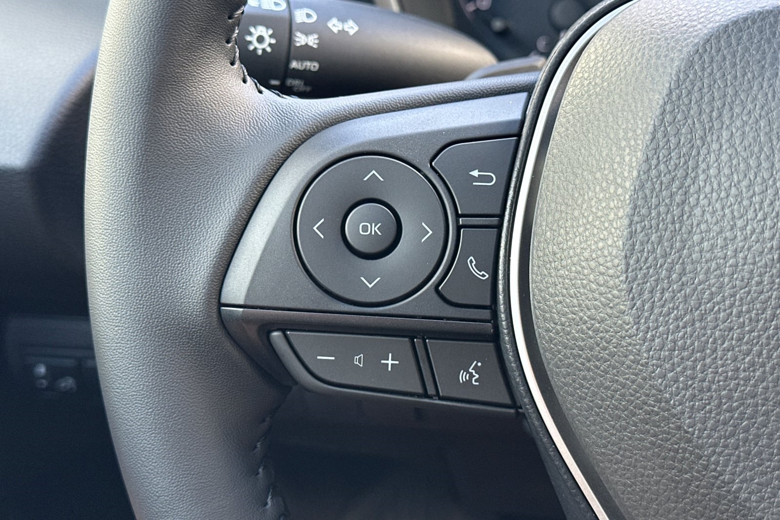 2025 Toyota Corolla SE photo 25