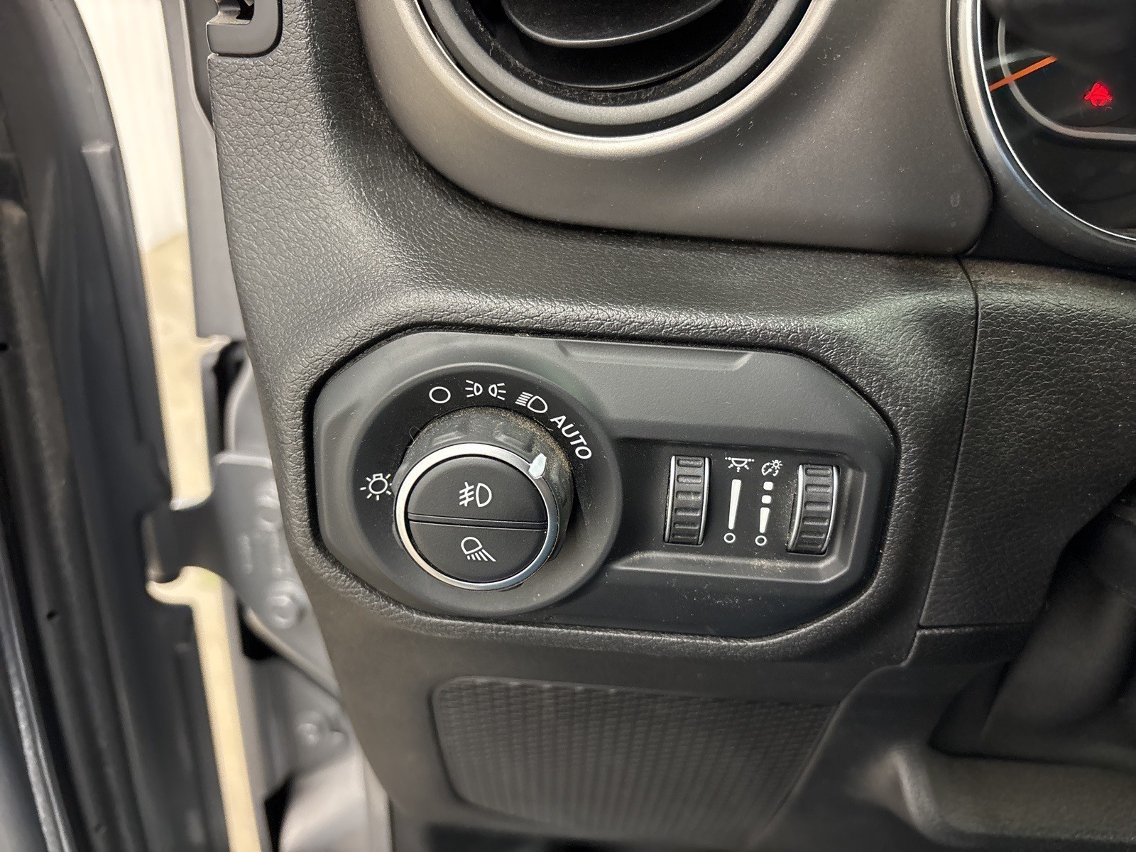 2020 Jeep Gladiator Sport photo 8