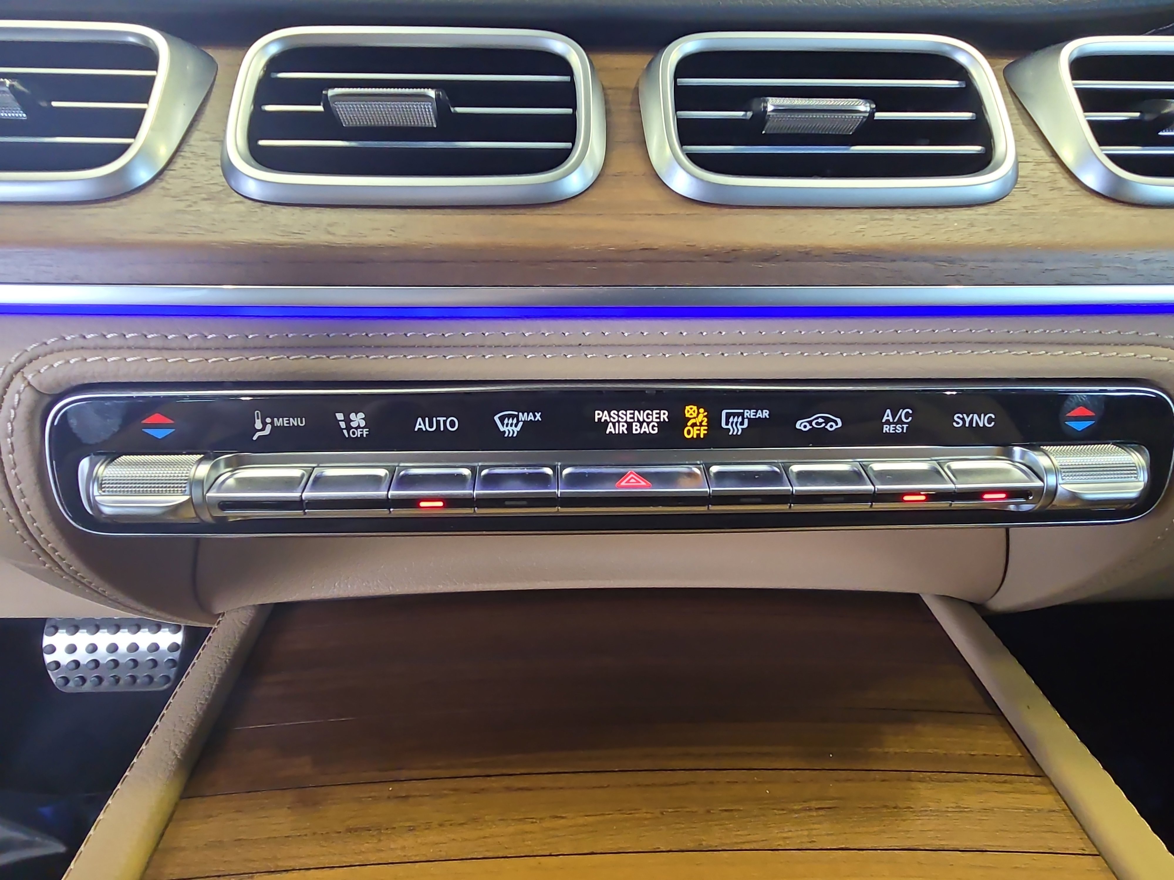 2025 Mercedes Benz GLS 580 4MATIC photo 16