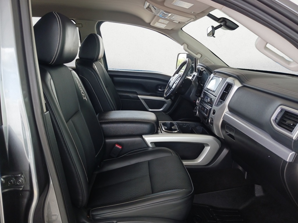 2018 Nissan Titan PRO-4X photo 19