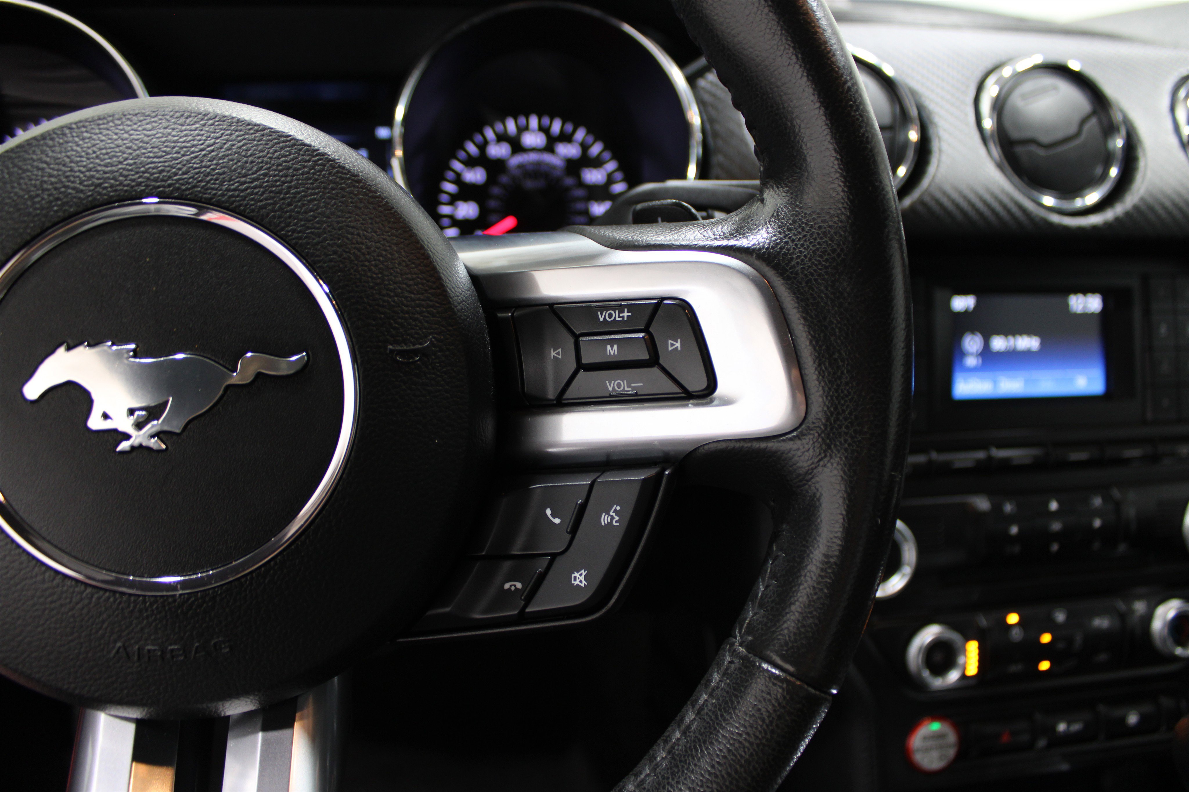 2015 Ford Mustang V6 photo 3