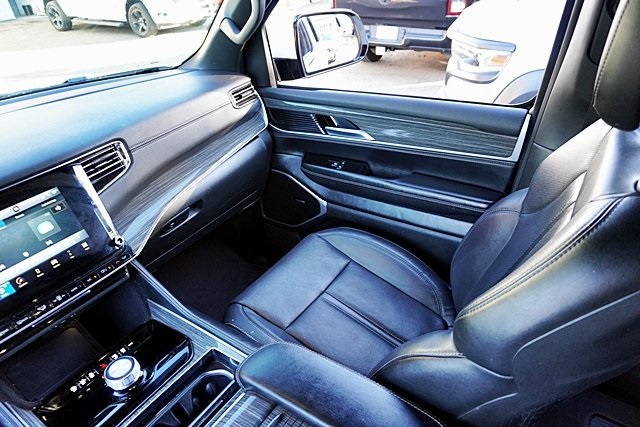 Used 2022 White Jeep Series II image 21