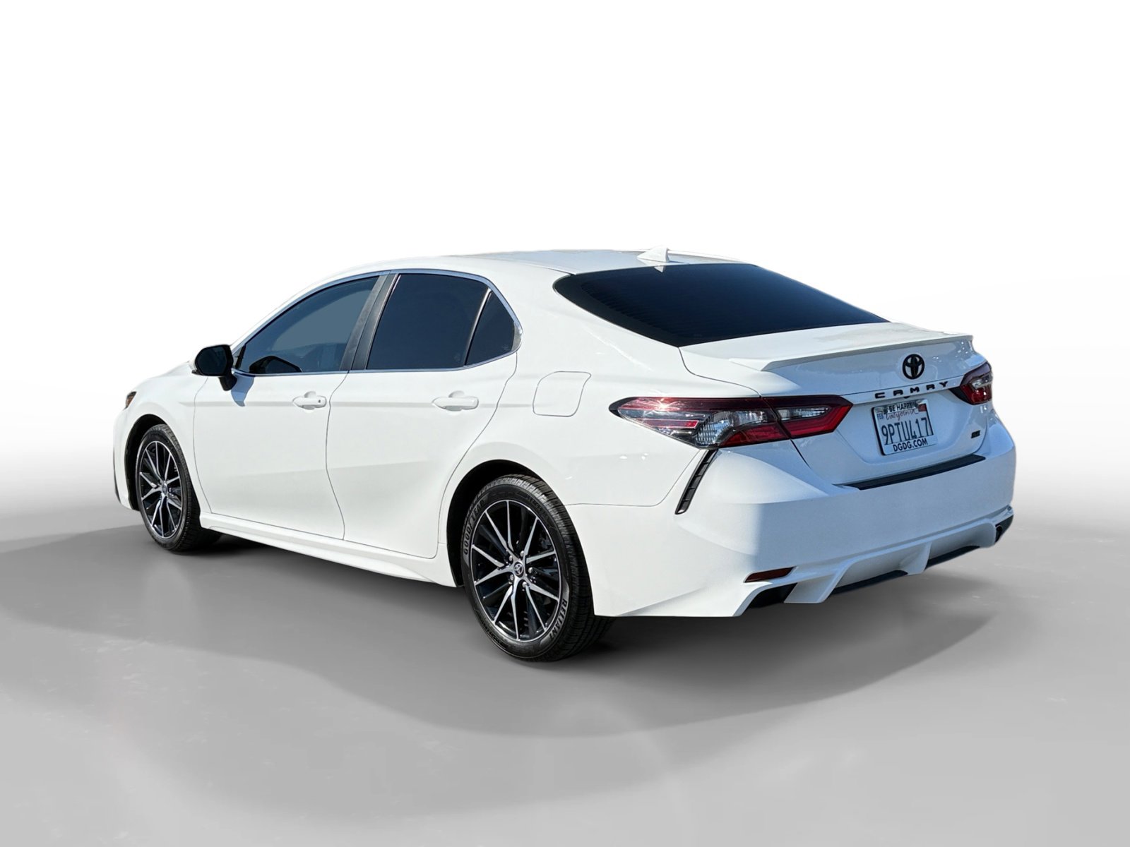 2021 Toyota Camry SE photo 3