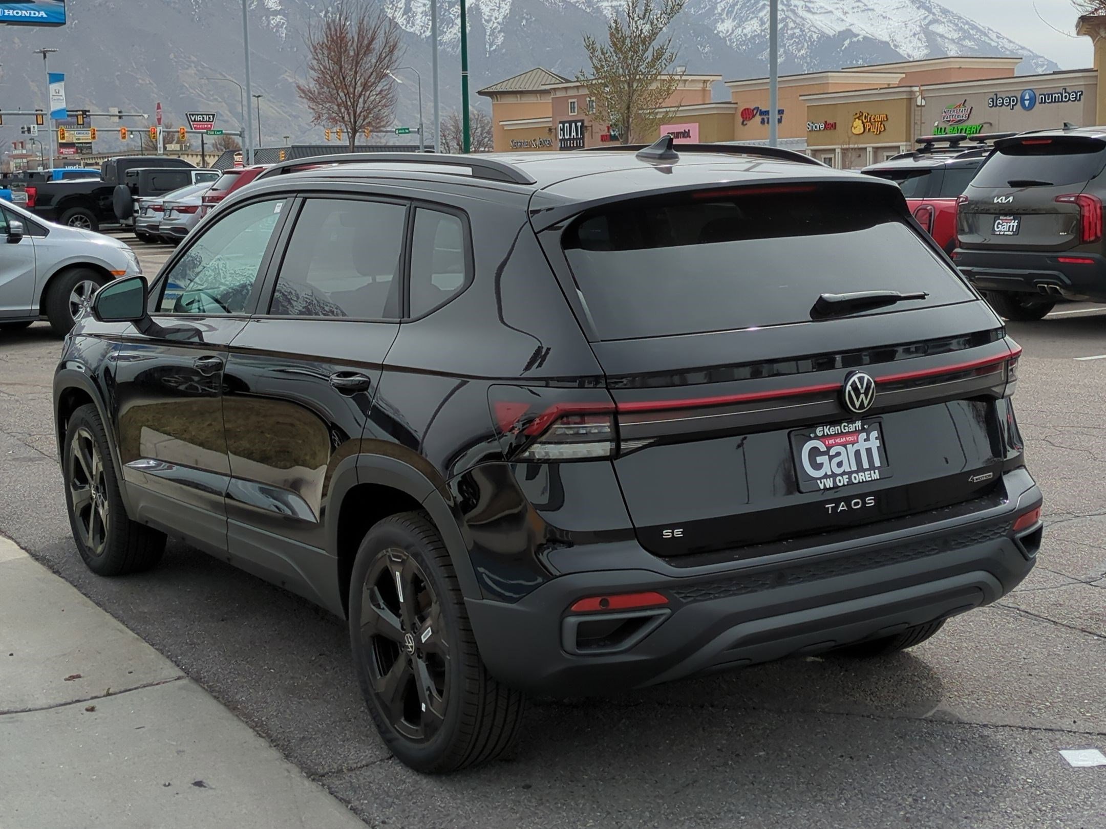 2025 Volkswagen Taos SE photo 5