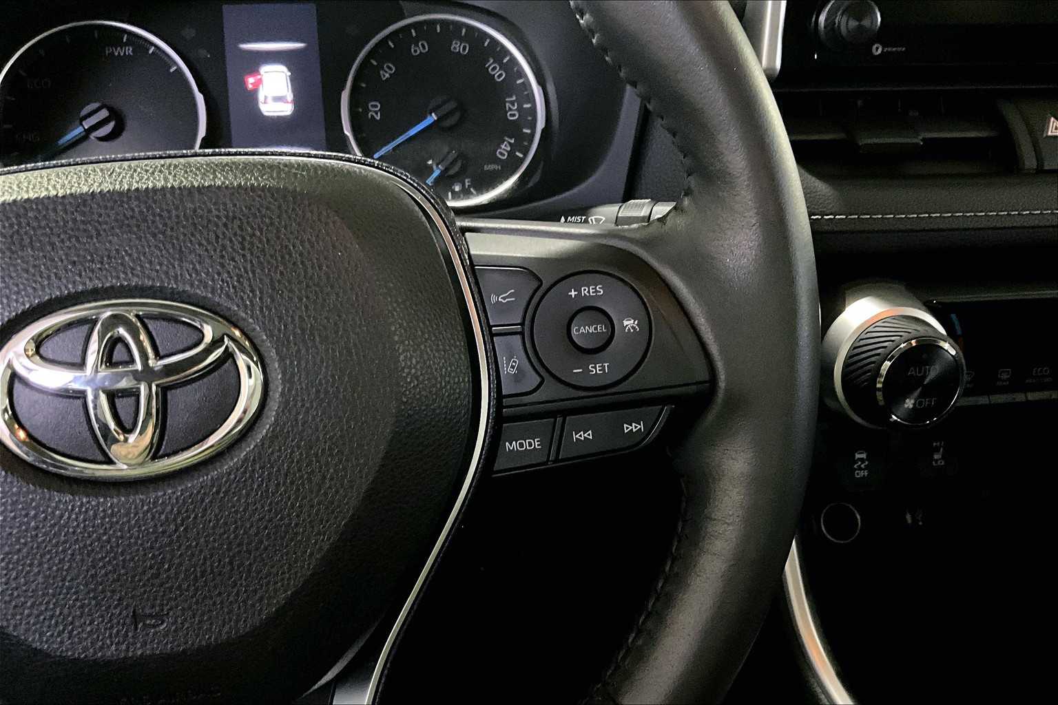 2019 Toyota RAV4 Hybrid XLE photo 23